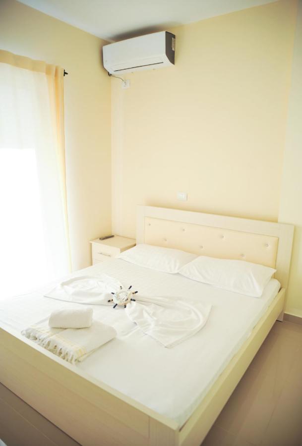 Vitamin Sea Sarandë Eksteriør billede
